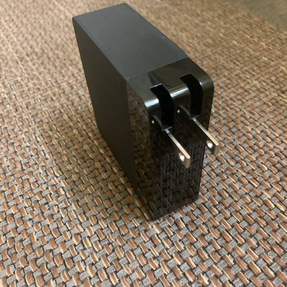 Mophie Powerstation Hub Qi-Enabled Power Bank - Picture 7 of 8